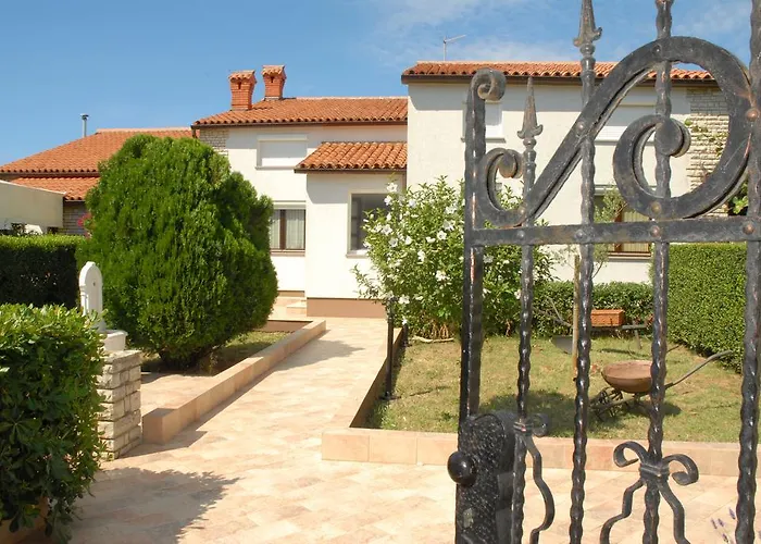 Margherita Nyaraló *